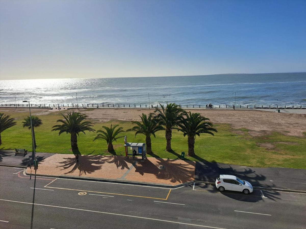 3 Bedroom Sea Facing Family Apartment Cape Town Moullie Point Exterior photo