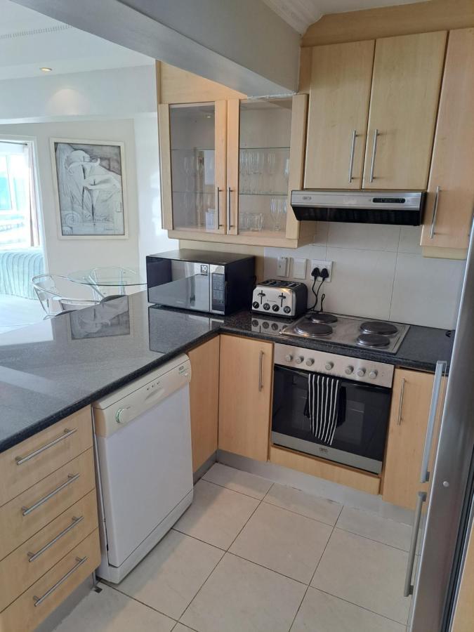 3 Bedroom Sea Facing Family Apartment Cape Town Moullie Point Exterior photo
