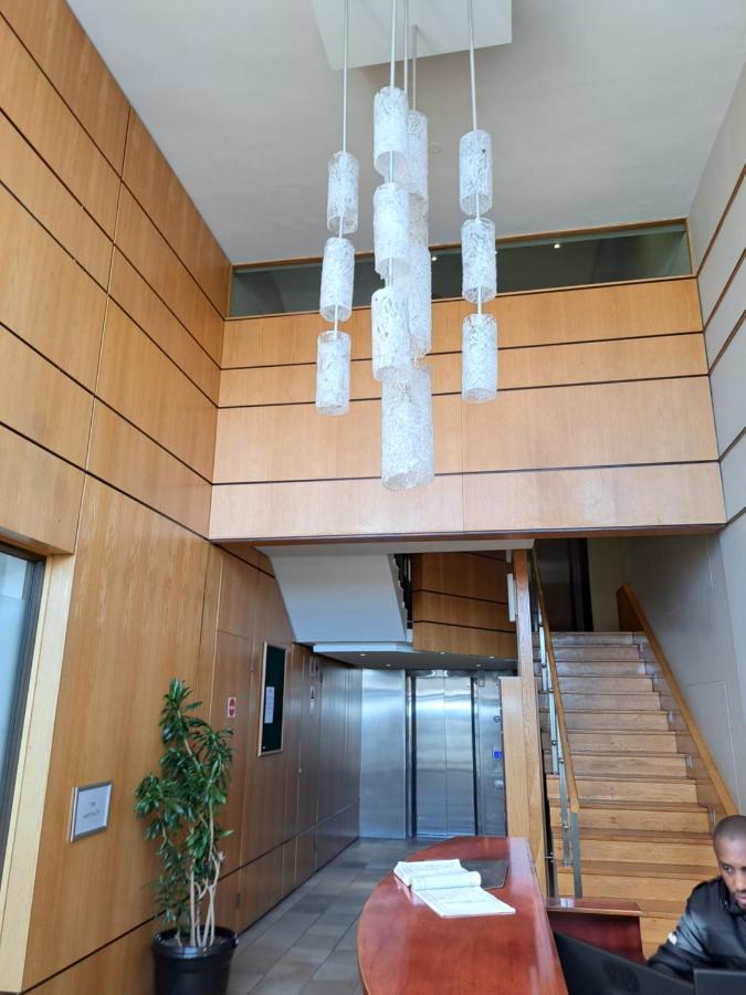 3 Bedroom Sea Facing Family Apartment Cape Town Moullie Point Exterior photo