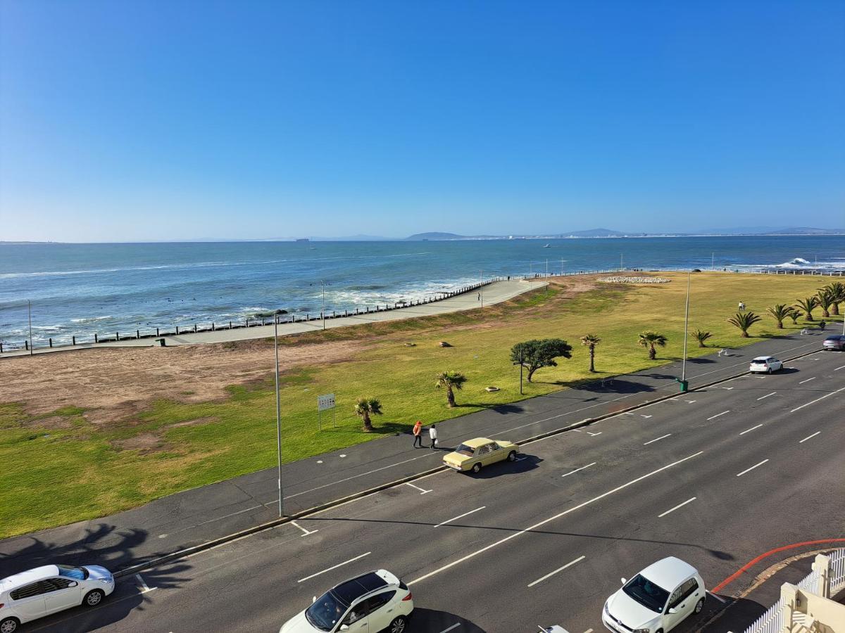3 Bedroom Sea Facing Family Apartment Cape Town Moullie Point Exterior photo
