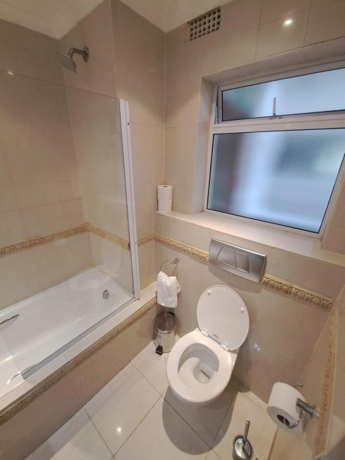 3 Bedroom Sea Facing Family Apartment Cape Town Moullie Point Exterior photo