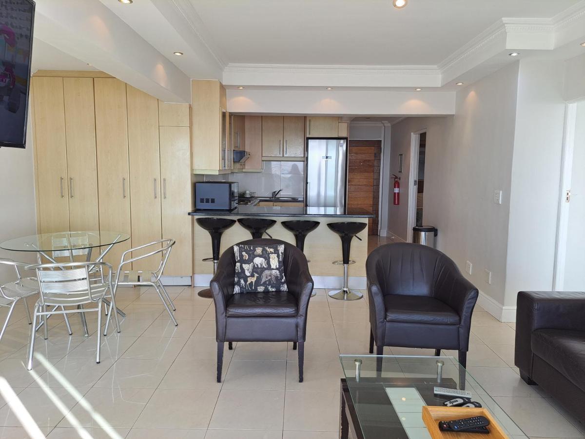 3 Bedroom Sea Facing Family Apartment Cape Town Moullie Point Exterior photo